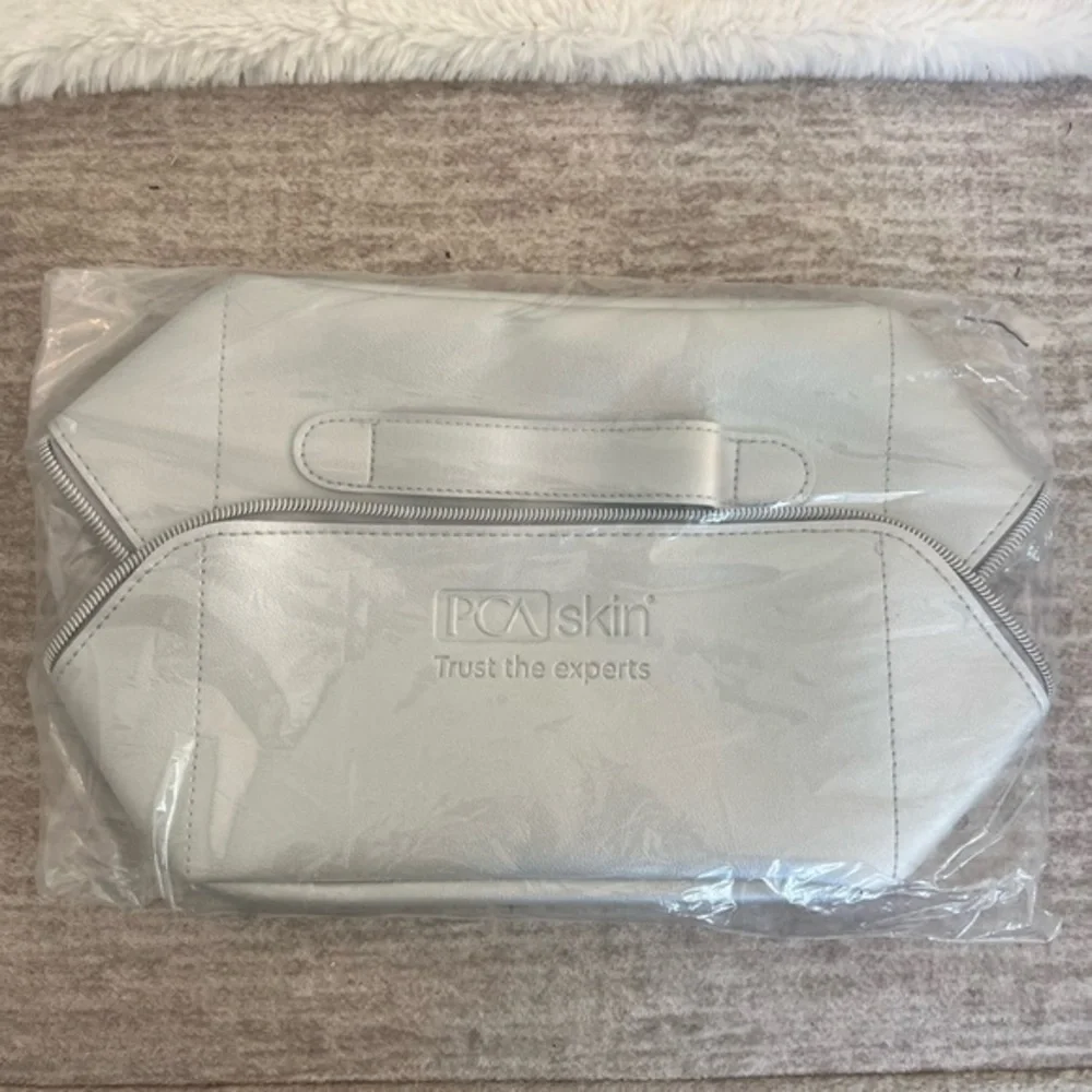 Silver Cosmetic PCA Skin Zipper Make-Up Bag Carrier New